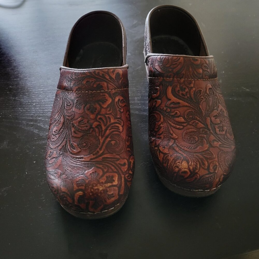 Nursing clogs
